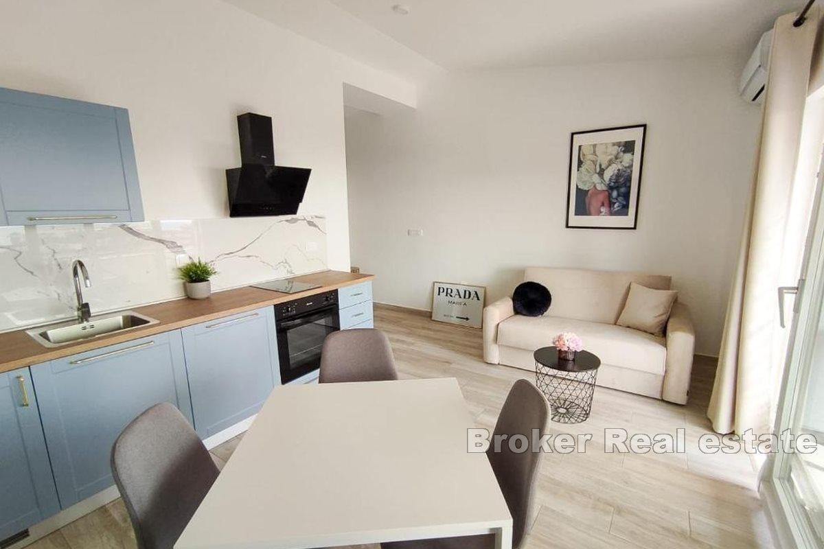 Дом с коммерческими помещениями и землей под застройку