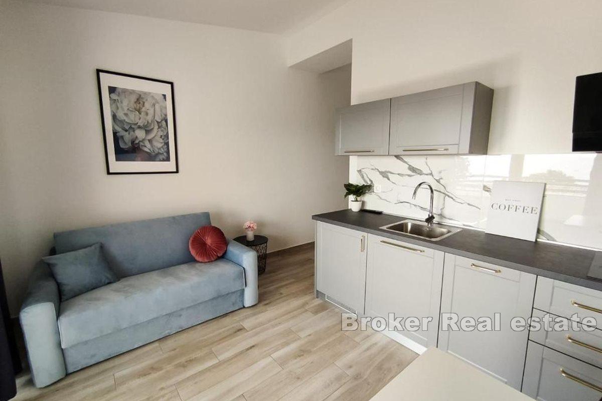 Dom z lokalem usługowym i działką budowlaną