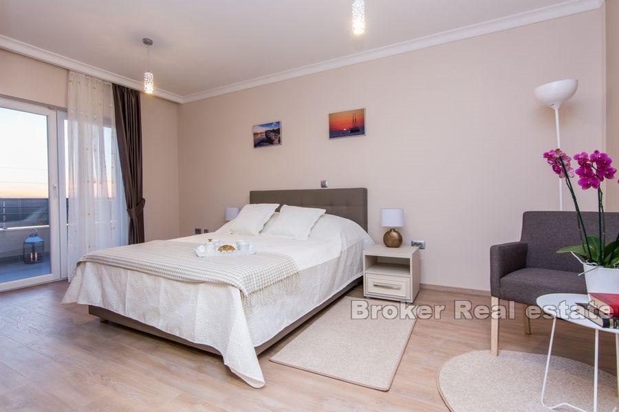 Maison moderne avec piscine