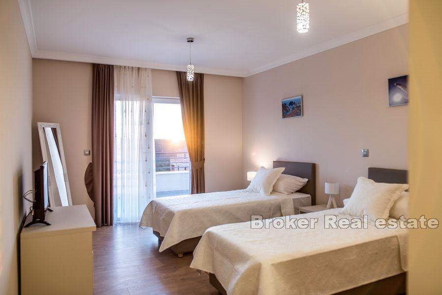 Maison moderne avec piscine