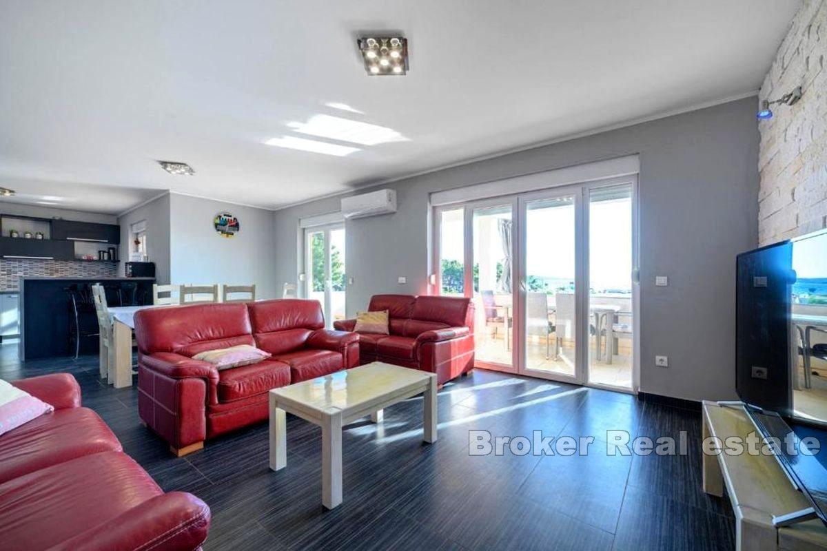 Dom z działką budowlaną w pierwszym rzędzie do morza