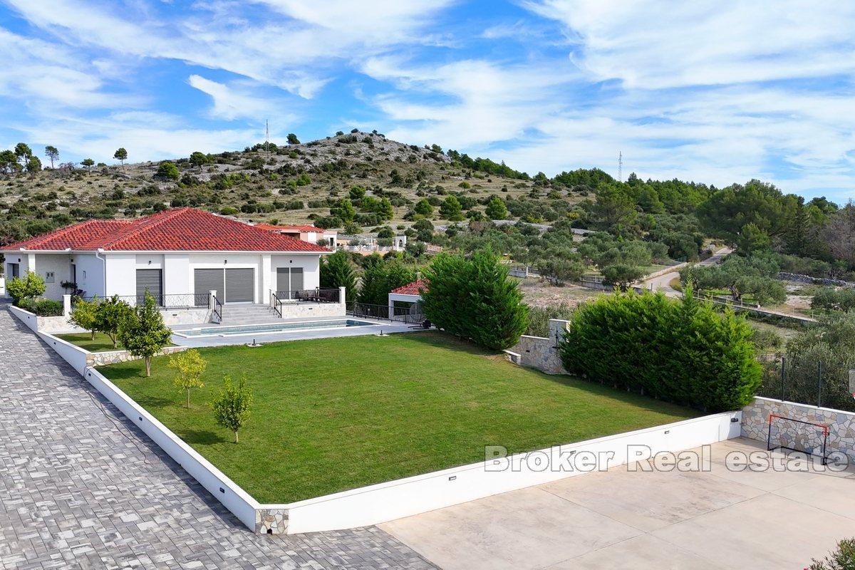Beautiful modern villa with pool