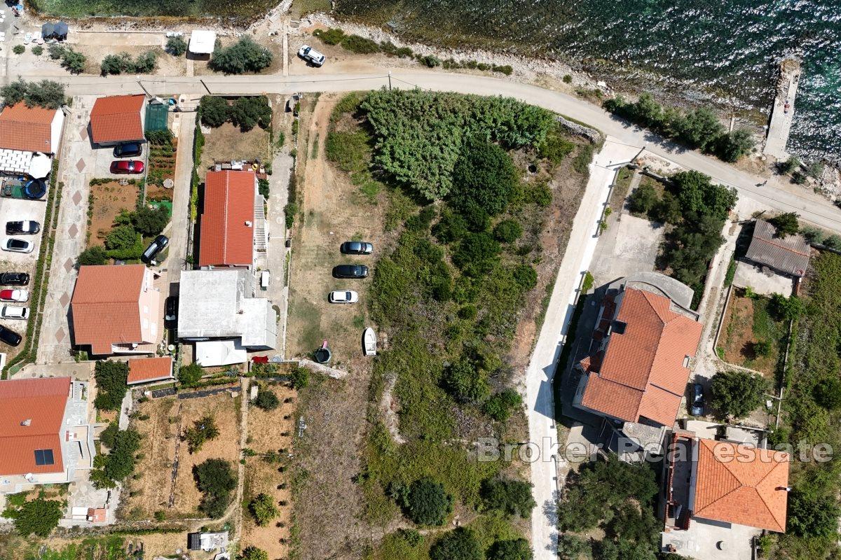 Terrain à bâtir en première ligne de la mer