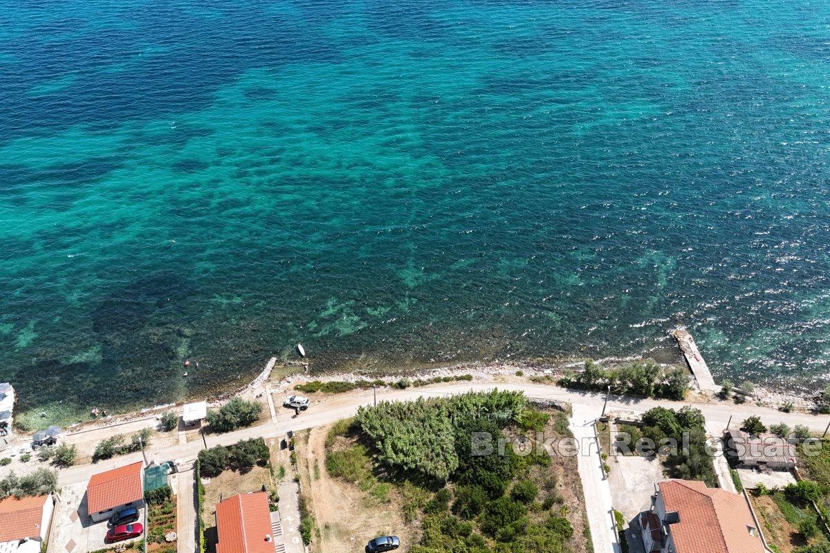 Terrain à bâtir en première ligne de la mer