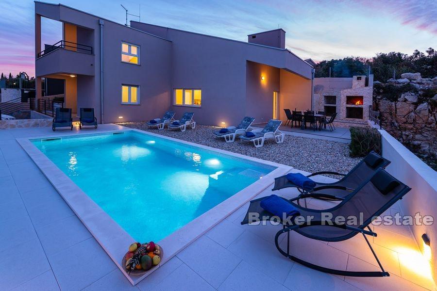 Enebolig nær sjøen