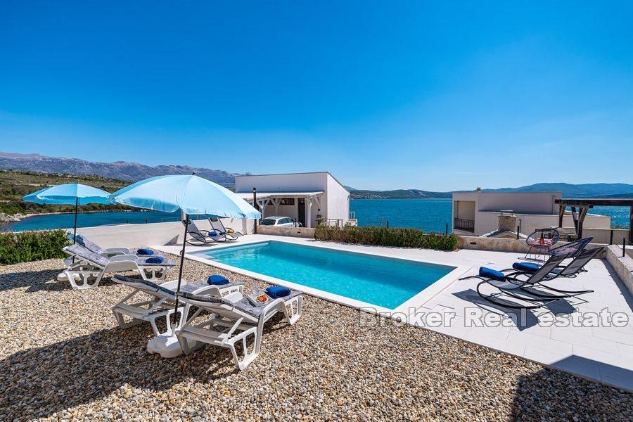 Enebolig nær sjøen