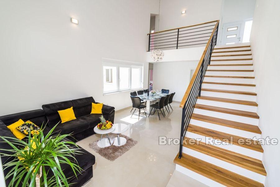 Enebolig nær sjøen