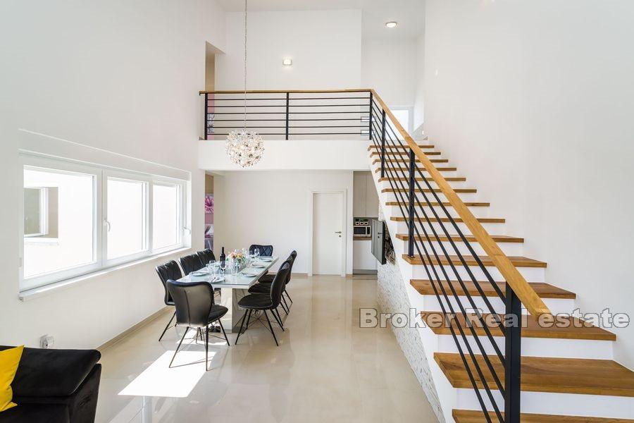 Enebolig nær sjøen