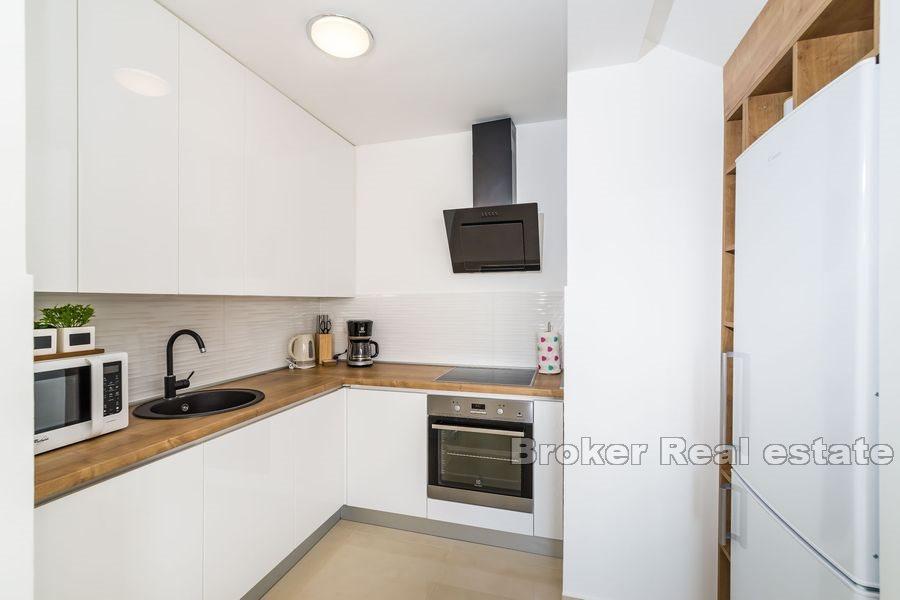 Enebolig nær sjøen