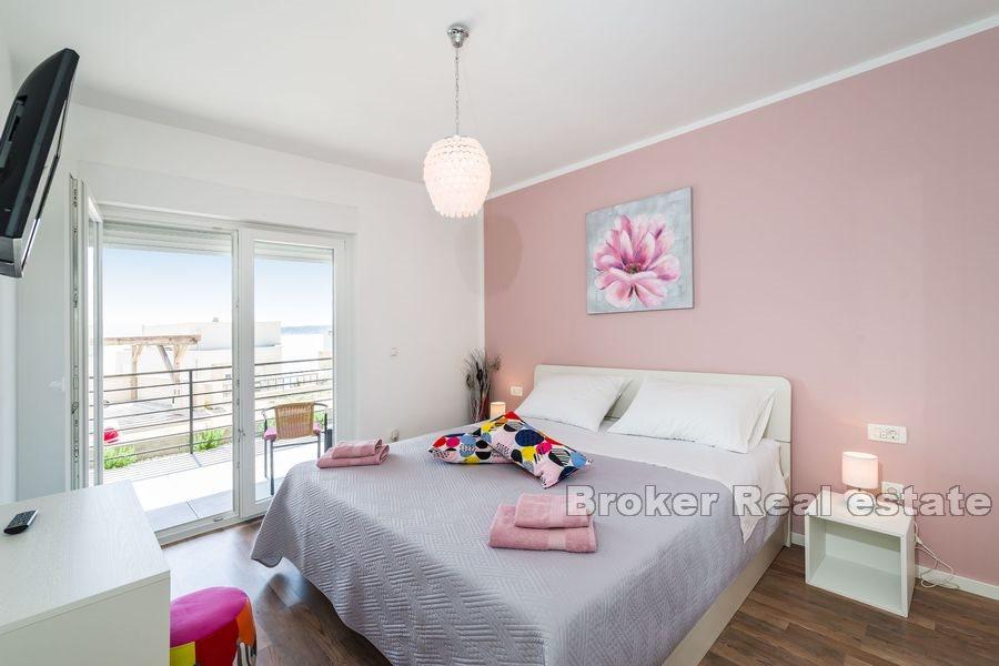 Enebolig nær sjøen