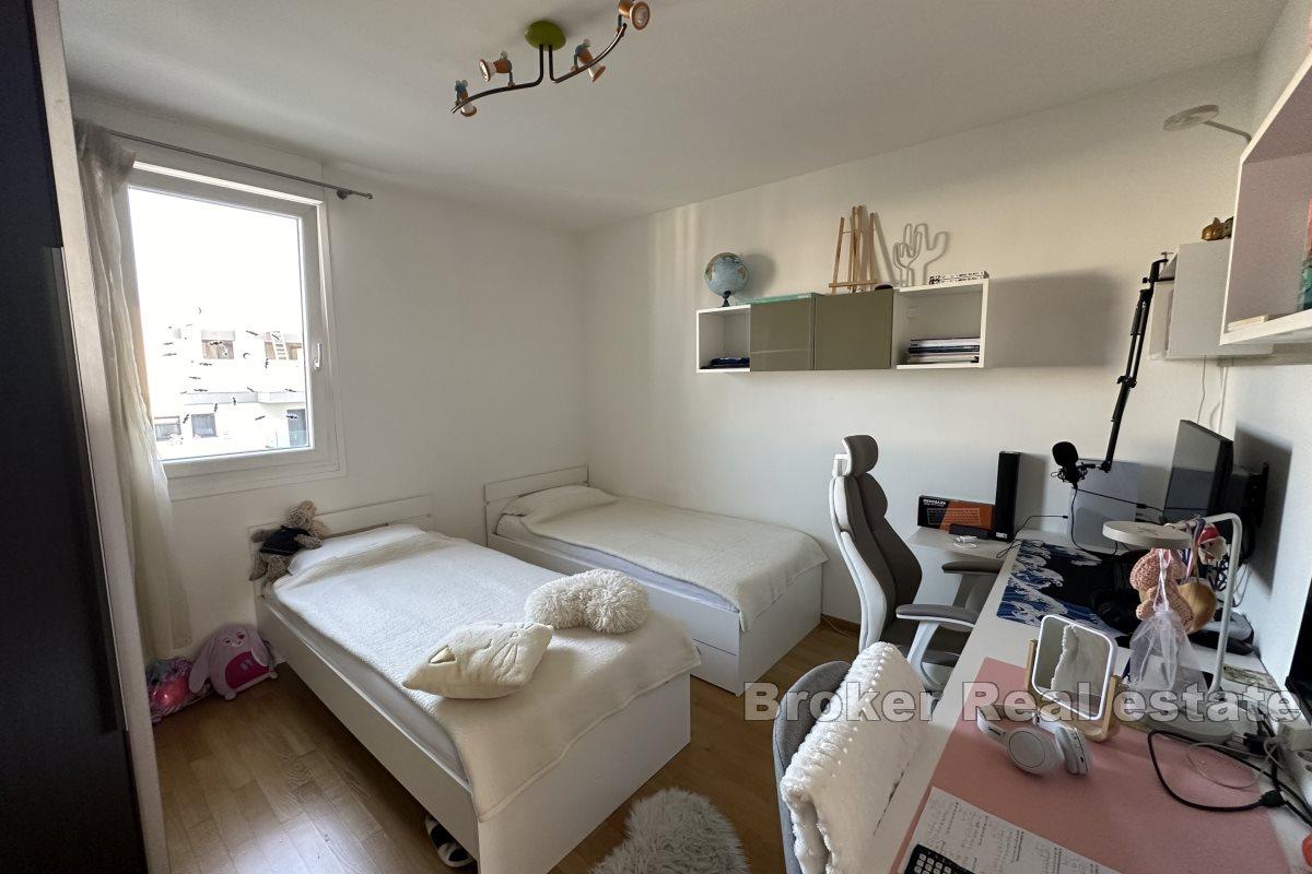 Two-bedroom apartment with three garage spaces and a view of the sea