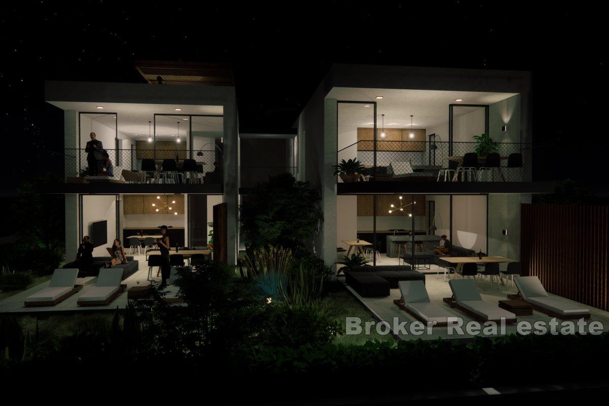 Penthouse de deux étages avec terrasse sur le toit et vue sur la mer