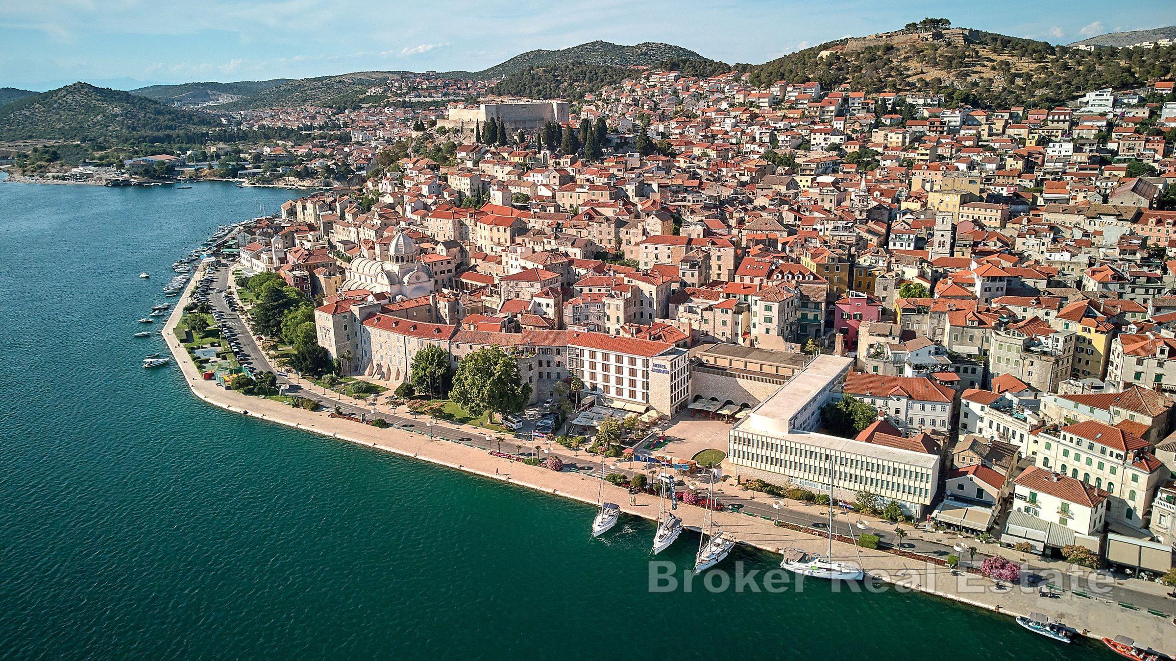 Czterogwiazdkowy zabytkowy hotel w sercu miasta