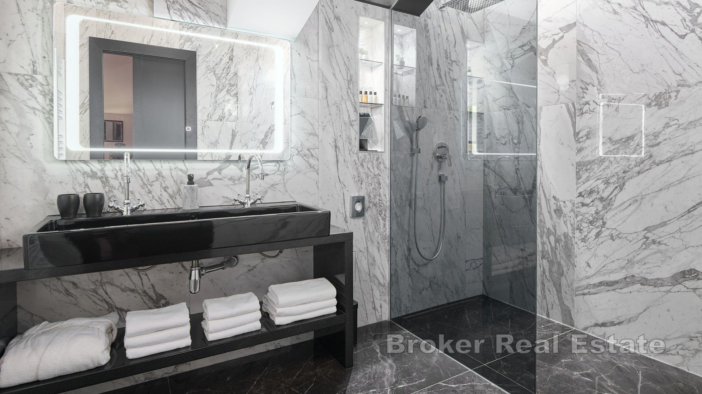 Czterogwiazdkowy zabytkowy hotel w sercu miasta