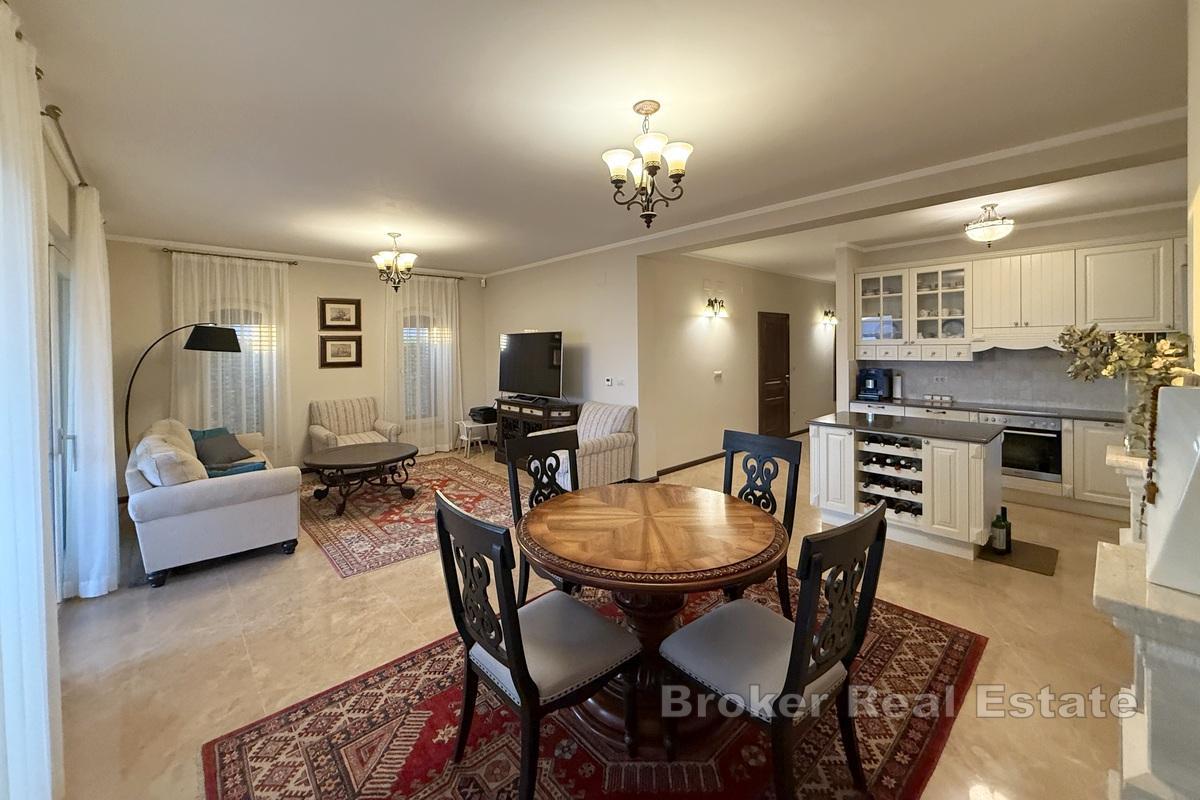 Luxusní vila se stavebním pozemkem v první řadě k moři