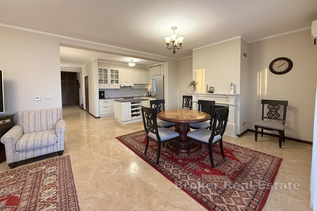 Luksusvilla med byggetomt i første rad til sjøen