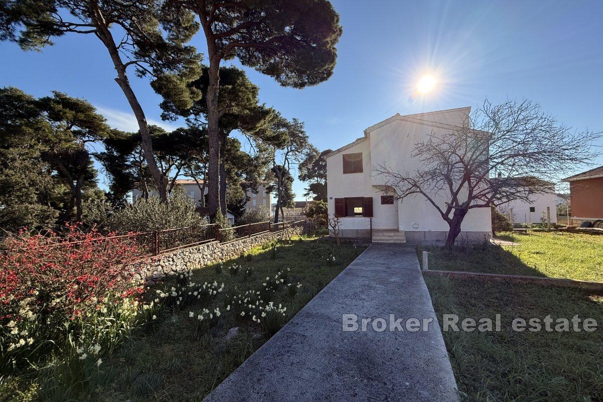 001-2043-140-Ugljan-House-in-the-center-of-the-town-for-sale