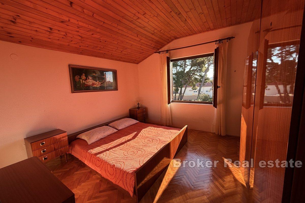 Hus i sentrum av byen med delvis havutsikt