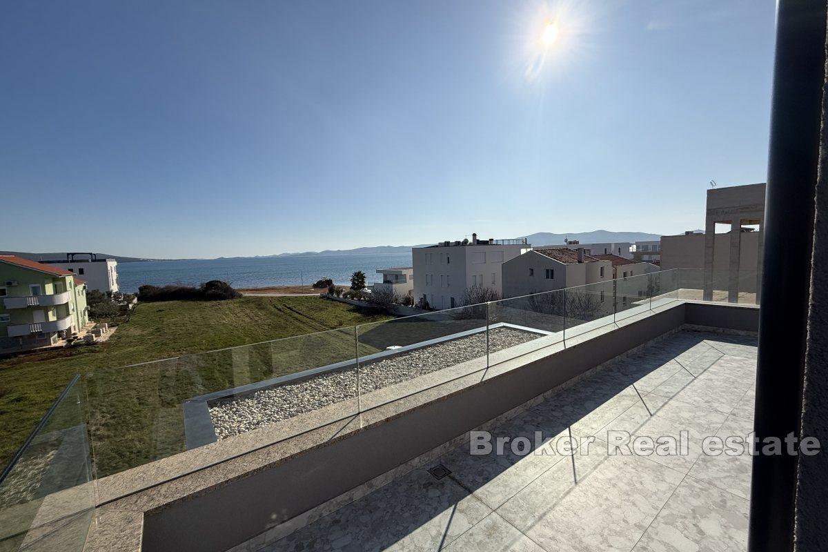 Moderne Villa mit Meerblick und exklusiven Annehmlichkeiten
