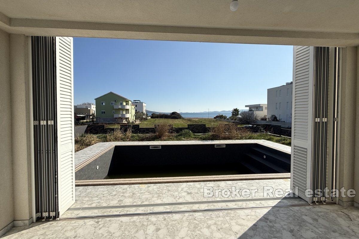 Moderne Villa mit Meerblick und exklusiven Annehmlichkeiten