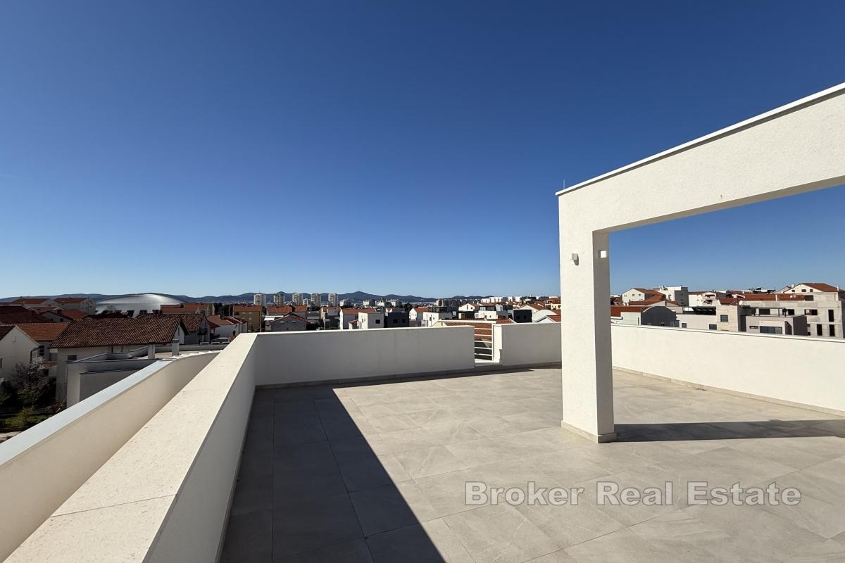Nowoczesny apartament z tarasem na dachu w nowym budynku