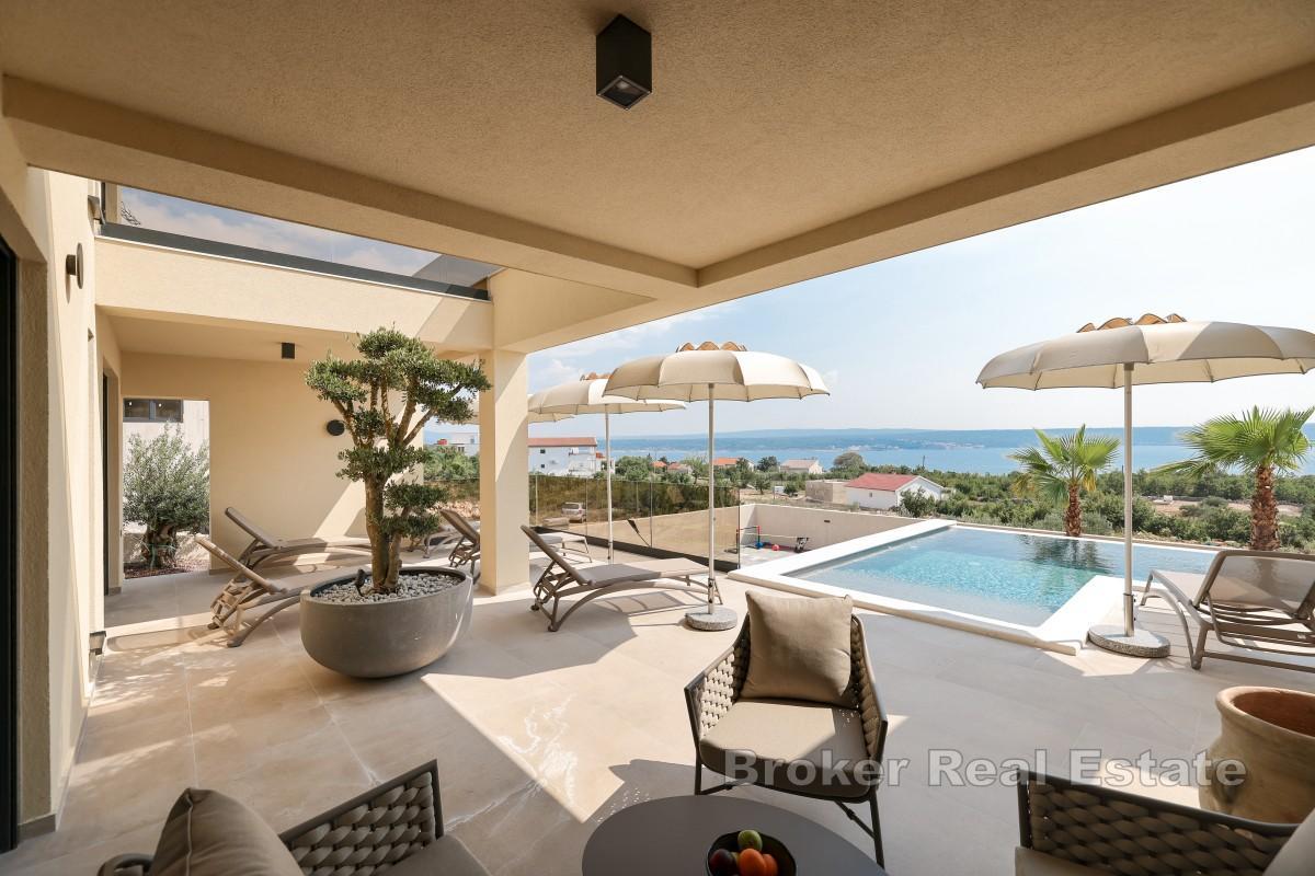 Lussuosa e moderna villa di nuova costruzione con vista sul mare aperto