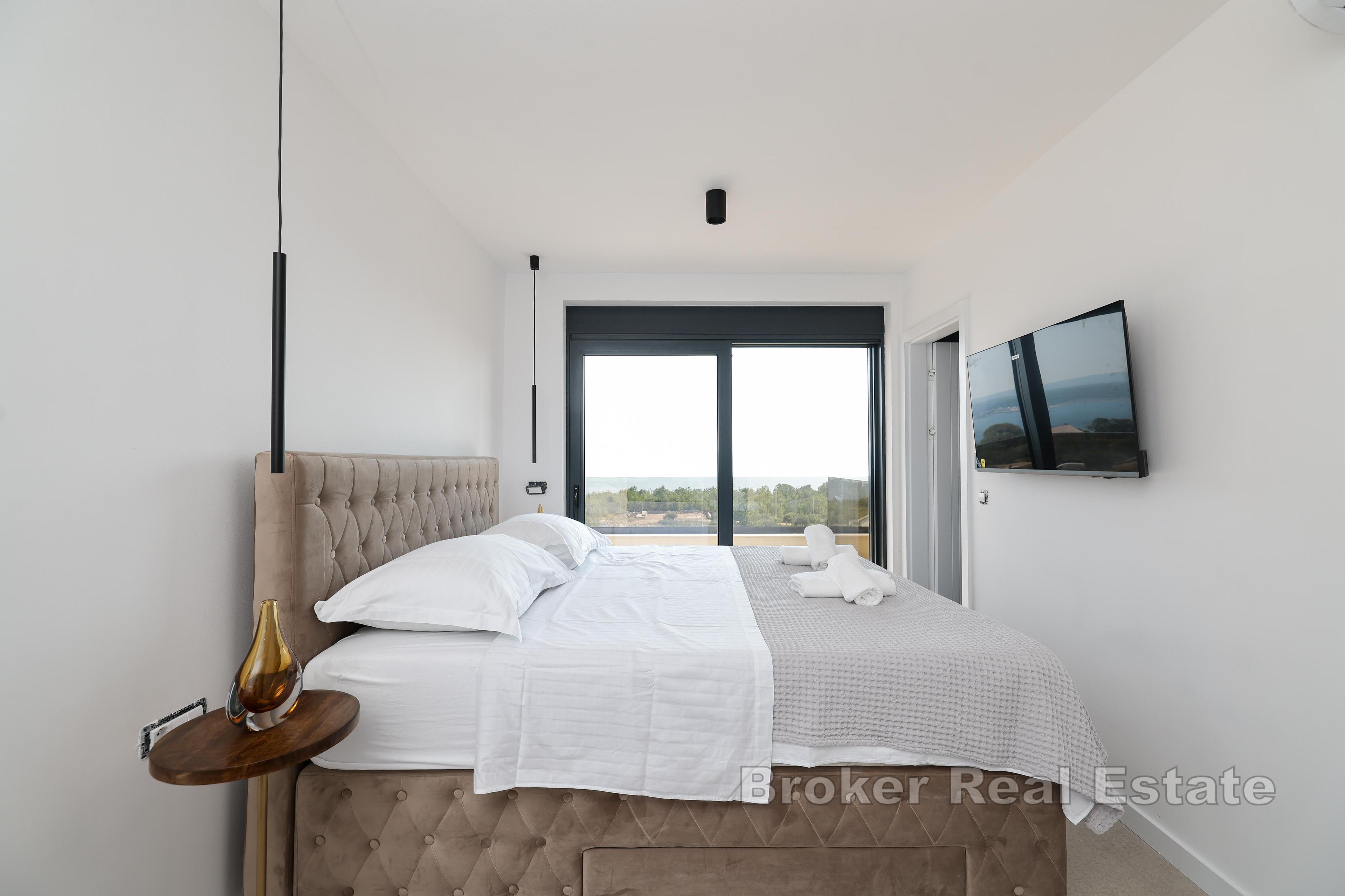 Lyxig, modern nybyggd villa med öppen havsutsikt