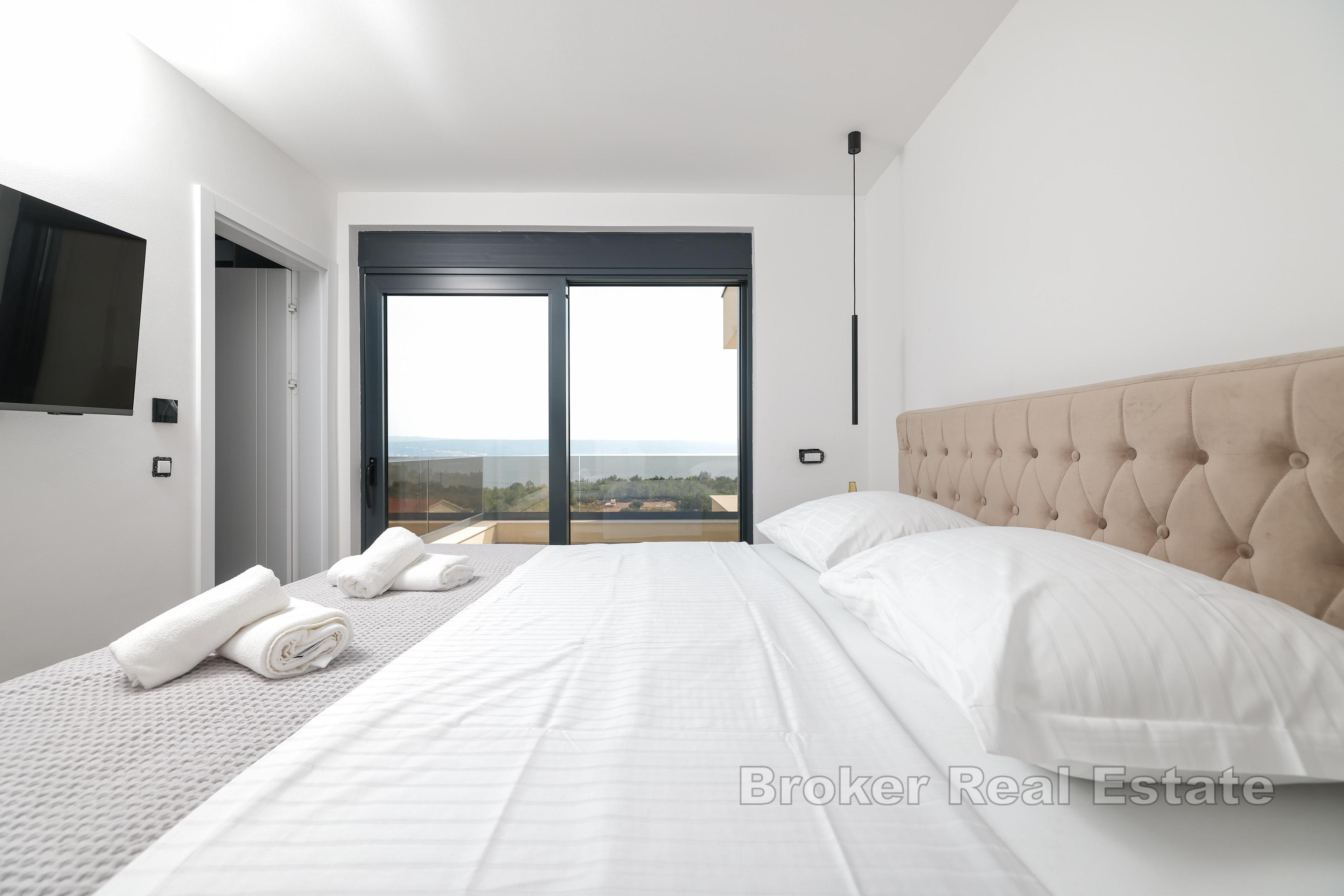 Lyxig, modern nybyggd villa med öppen havsutsikt