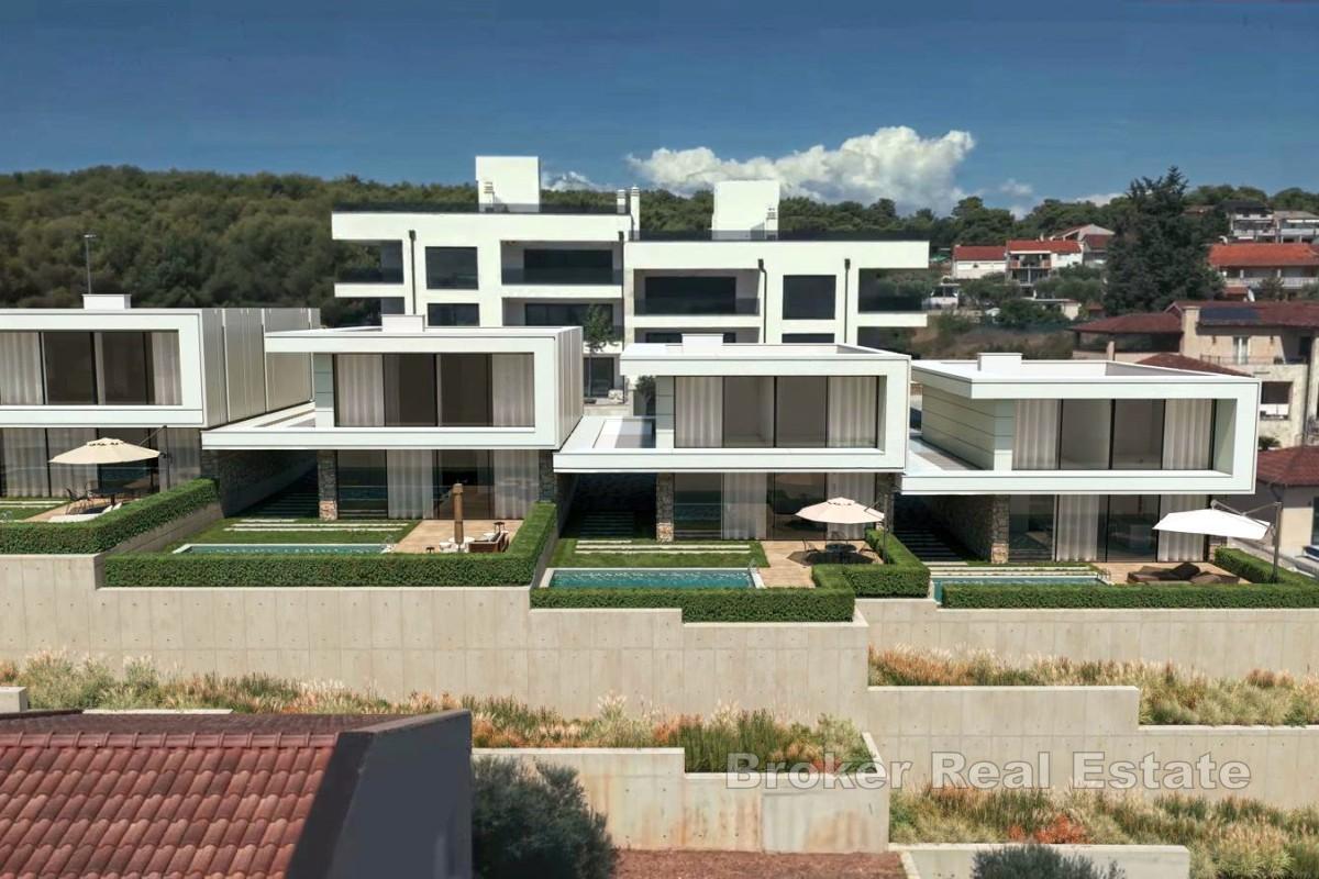 Moderner Neubau mit Swimmingpool und Meerblick