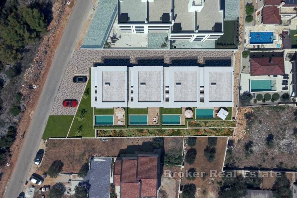 Moderner Neubau mit Swimmingpool und Meerblick