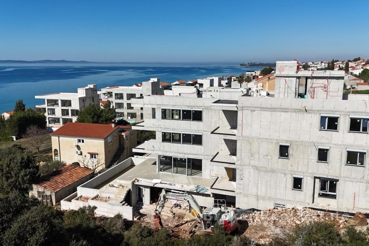 Luksuzni stan s privatnim bazenom i pogledom na more