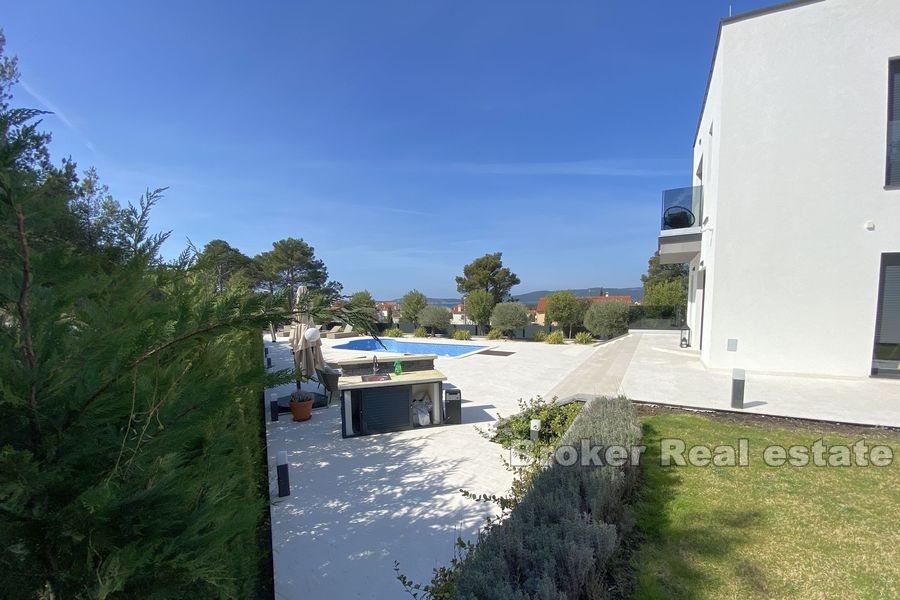Luksuzna vila s bazenom