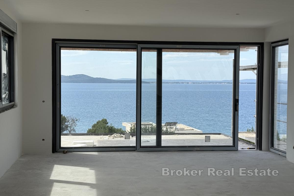 Appartement moderne dans un immeuble neuf avec vue sur la mer