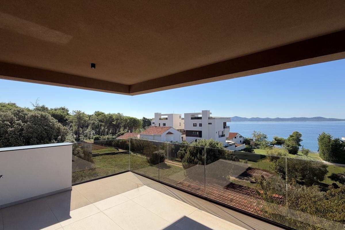 Moderno appartamento in un nuovo edificio con vista mare