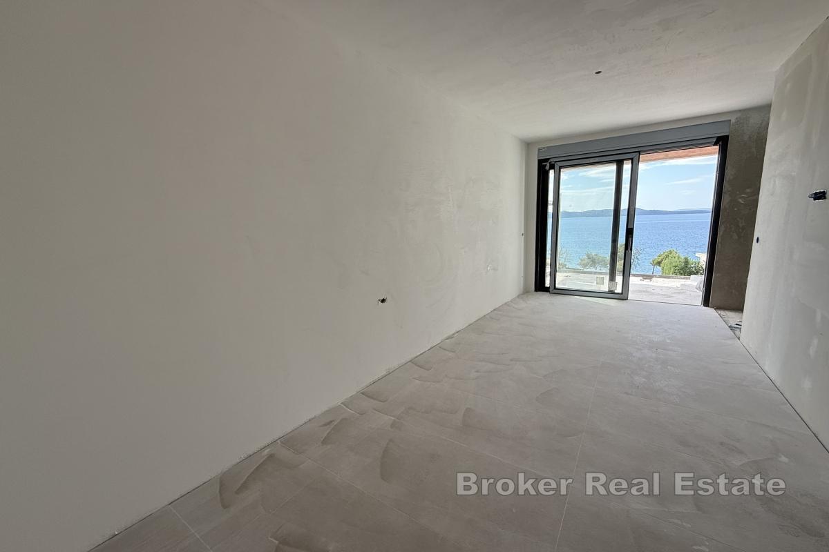 Appartement moderne dans un immeuble neuf avec vue sur la mer