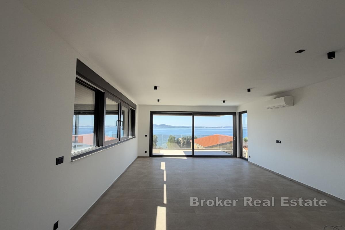 Moderno appartamento in un nuovo edificio con vista mare