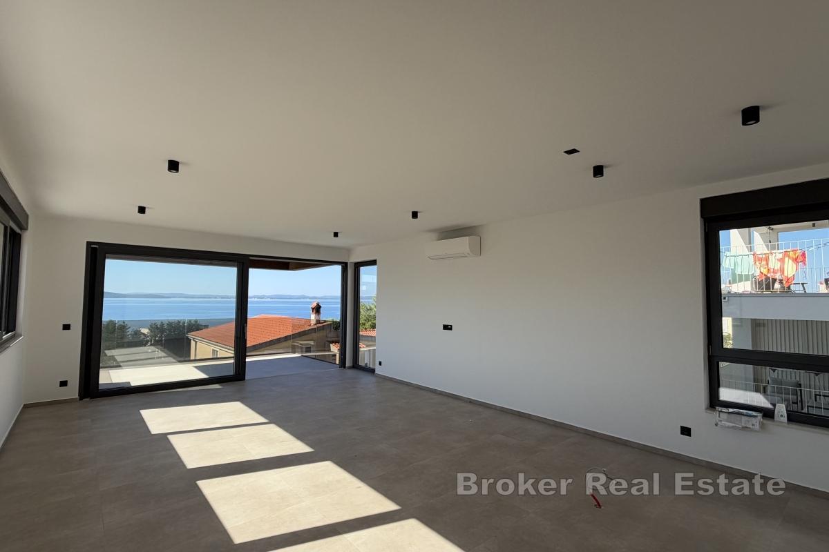 Moderno appartamento in un nuovo edificio con vista mare