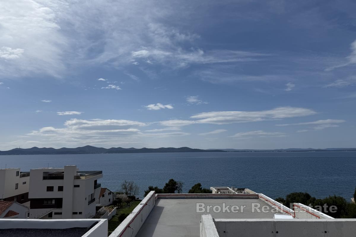 Luksusowy penthouse z basenem na tarasie na dachu