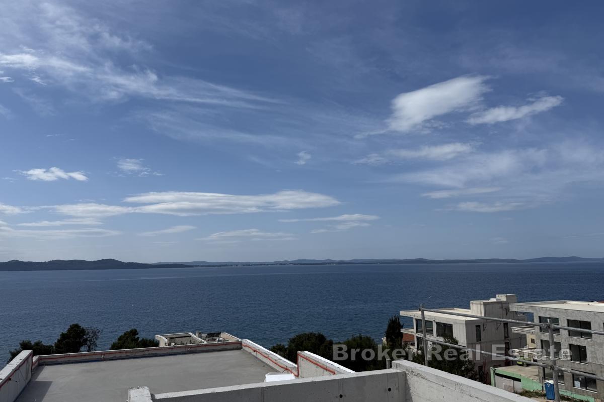 Luksusowy penthouse z basenem na tarasie na dachu