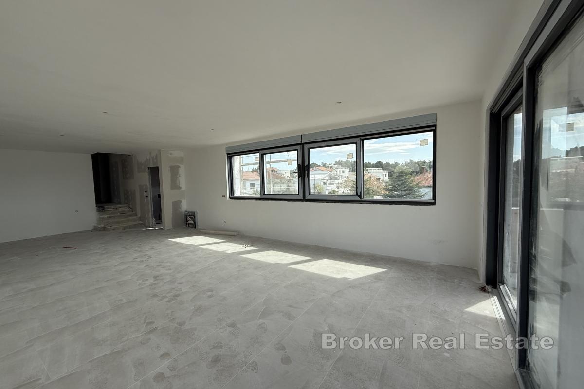 Luksusowy penthouse z basenem na tarasie na dachu