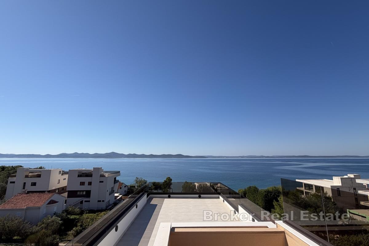 Luksuzni penthouse s bazenom na krovnoj terasi