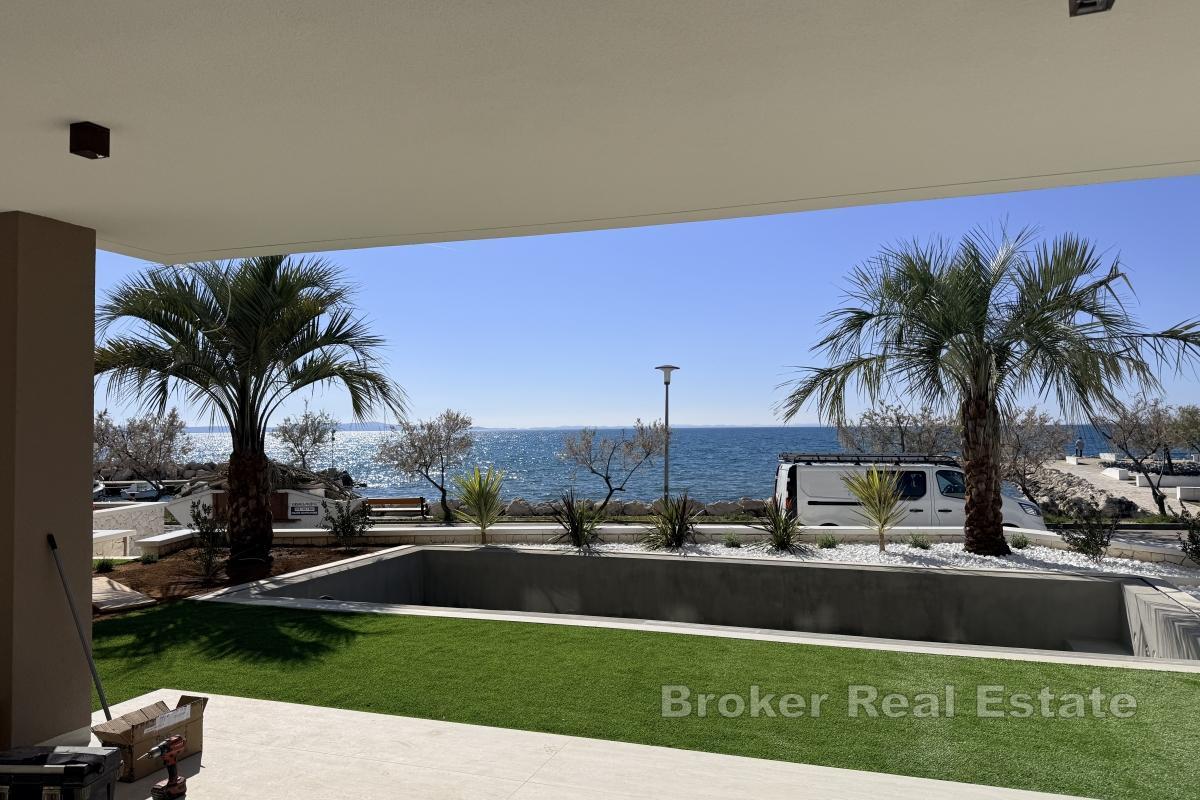 Luxuriöse Wohnung mit Pool in erster Reihe zum Meer