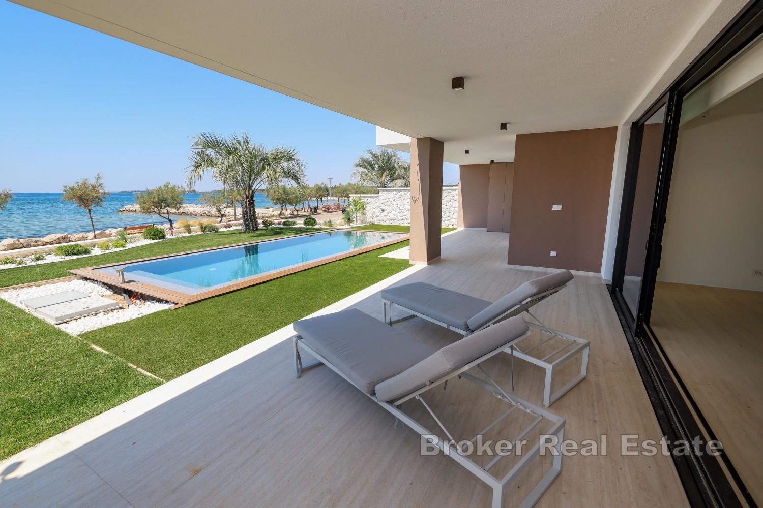 Luxuriöse Wohnung mit Pool in erster Reihe zum Meer