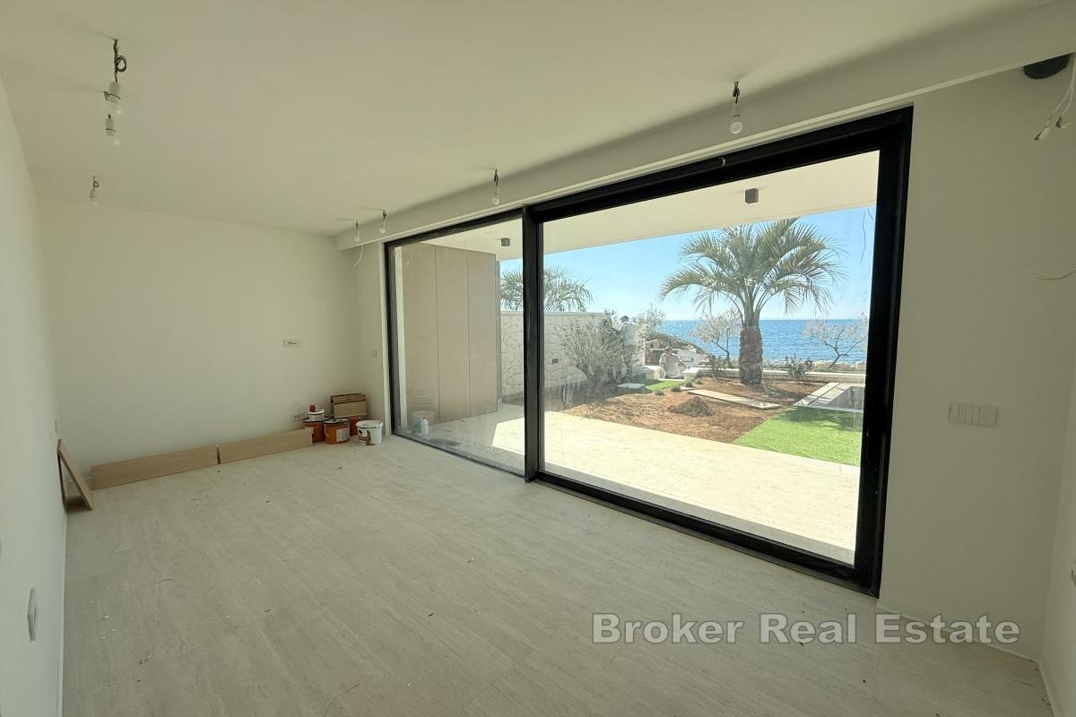 Luxuriöse Wohnung mit Pool in erster Reihe zum Meer