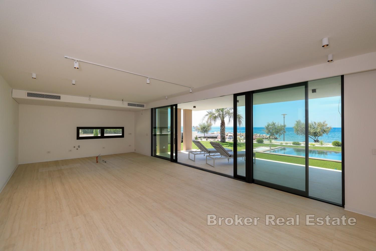 Luxuriöse Wohnung mit Pool in erster Reihe zum Meer
