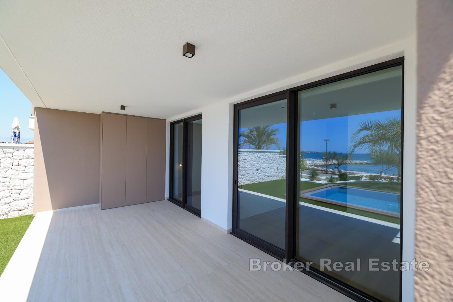 Luxuriöse Wohnung mit Pool in erster Reihe zum Meer