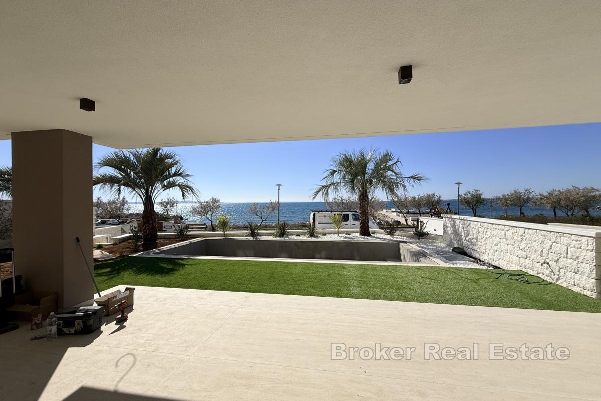 Luxuriöse Wohnung mit Pool in erster Reihe zum Meer