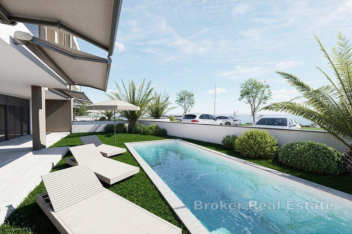 Роскошные апартаменты с бассейном в первой линии от моря