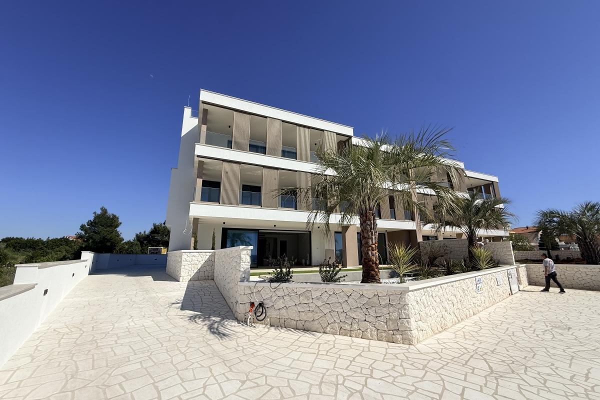 001-2043-164-near-zadar-modern-two-bedroom-apartment-first-row-to-the-sea-sale