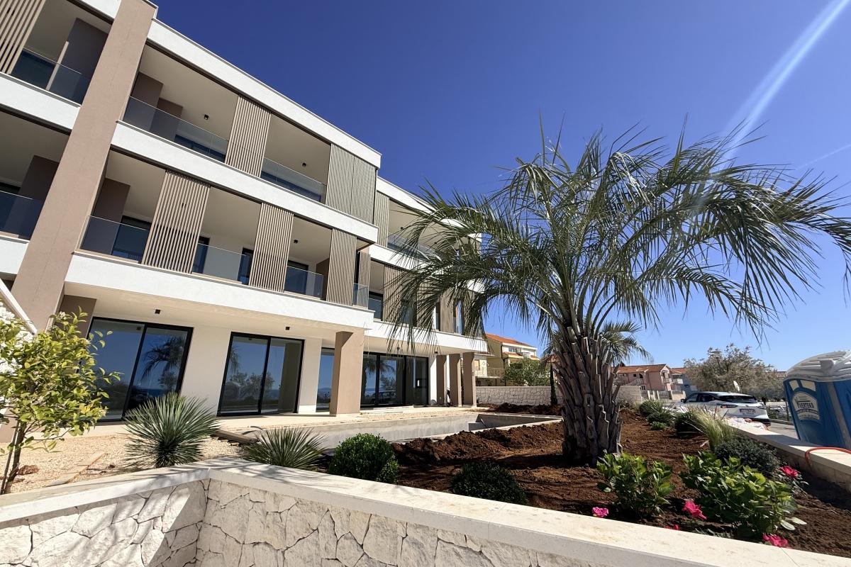 001-2043-165-near-zadar-luxurious-two-bedroom-apartment -first-row-to-the-sea-sale